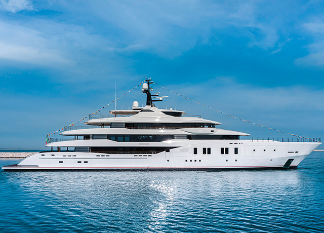 mega yacht in costruzione